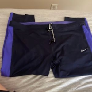 2x Nike cropped leggings